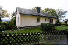 Ansicht Stra�enseite Einfamilienhaus mit Einliegerwohnung und fantastischem Fernblick!