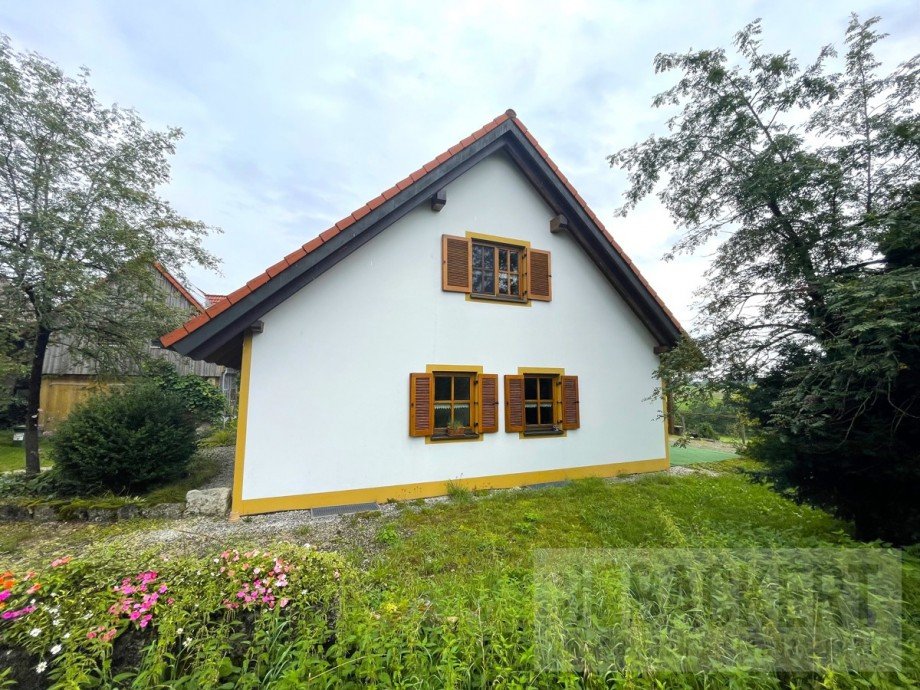 Seitenansicht Wohnhaus Einfamilienhaus Weismain