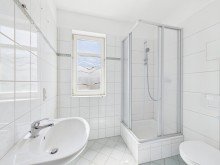 Badezimmer Helle, ger�umige 2-Zimmer-Wohnung im Herzen von Ruhla 
-Dachgeschoss-