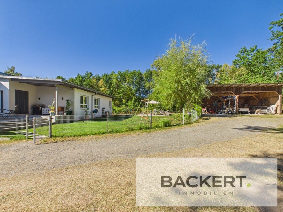 hinterer Gartenbereich mit Lagerschuppen Zweifamilienhaus Stockheim