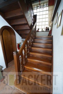 Treppenaufgang Machen Sie aus dieser Immobilie Ihr Traumhaus! Einfamilienhaus mit einmaligem Grundst�ck.