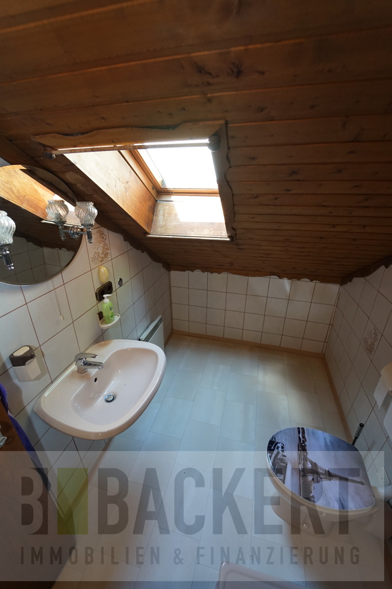 Badezimmer Dachgeschoss Einfamilienhaus Wallenfels