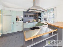K�che EG Ger�umiges Wohnhaus mit bis zu drei Einheiten, Garagen und Lagerhalle!