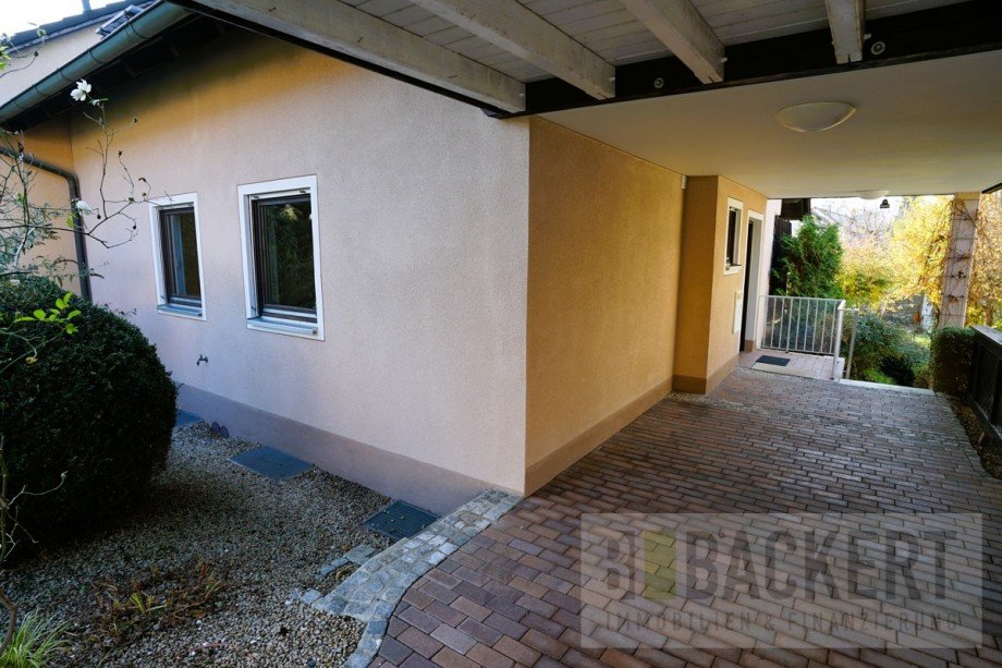 Eingangsbereich sowie Carport Doppelhaush�lfte Weismain