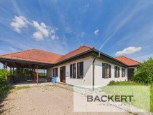 Ansicht Hofbereich Architektenbungalow im Landhausstil mit Liebe zum Detail!