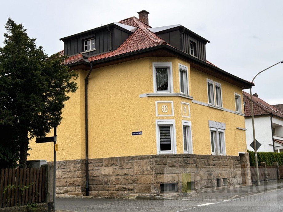 Ansicht Stra�enseite Zweifamilienhaus Kronach
