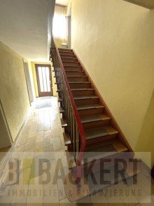 Seiteneingang und Treppenhaus Ein St�ck fr�nkische Geschichte! Historisches Gasthaus inmitten des Luftkurortes Waischenfeld.