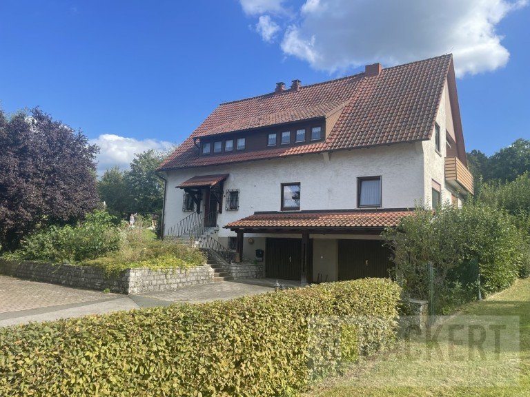 Ansicht Weismain Zweifamilienhaus Ger�umiges Zweifamilienhaus im Herzen von Weismain.