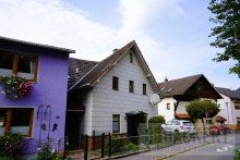 Ansicht Stra�enseite Charmante Doppelhaush�lfte mit gro�em Gartenbereich
