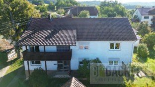 Hauptbild Großes Ein- bis Zweifamilienhaus mit Nebengebäuden in Mainleus - OT!