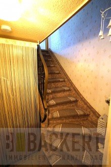 Treppenaufgang EG/OG Wohn- und Gesch�ftshaus in absolut zentraler Lage von Burgkunstadt!