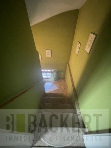 Treppenabgang Keller Ger�umiges Zweifamilienhaus im Herzen von Weismain.