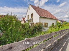 Hauptbild Gemütliches Wohnhaus mit kleinem Garten, Garage und Carport