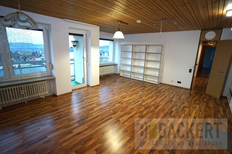 Wohnzimmer Lichtenfels Penthousewohnung Gro�e und helle 4-Zimmer-Wohnung �ber den D�chern von Lichtenfels. Oberste Etage!