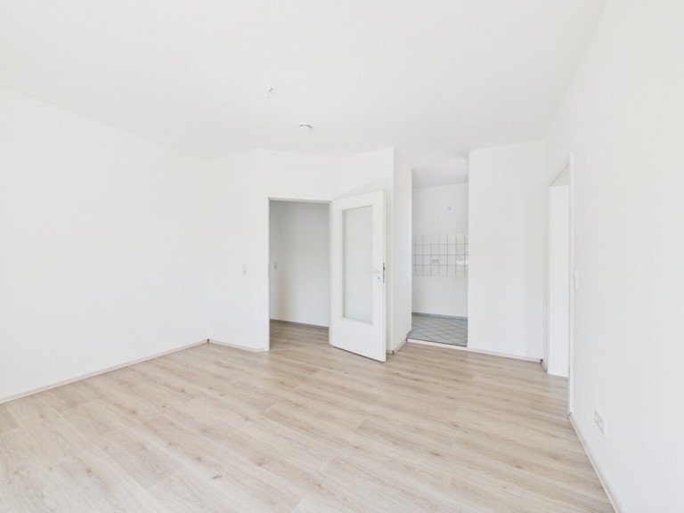 Wohnzimmer u. K�che Ruhla Dachgeschosswohnung Helle, ger�umige 2-Zimmer-Wohnung im Herzen von Ruhla -Dachgeschoss-