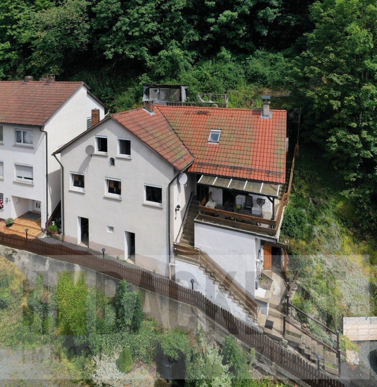 Ansicht Luftaufnahme Wallenfels Einfamilienhaus Handwerker aufgepasst! Zum Wohnen oder Urlaub machen im Frankenwald.