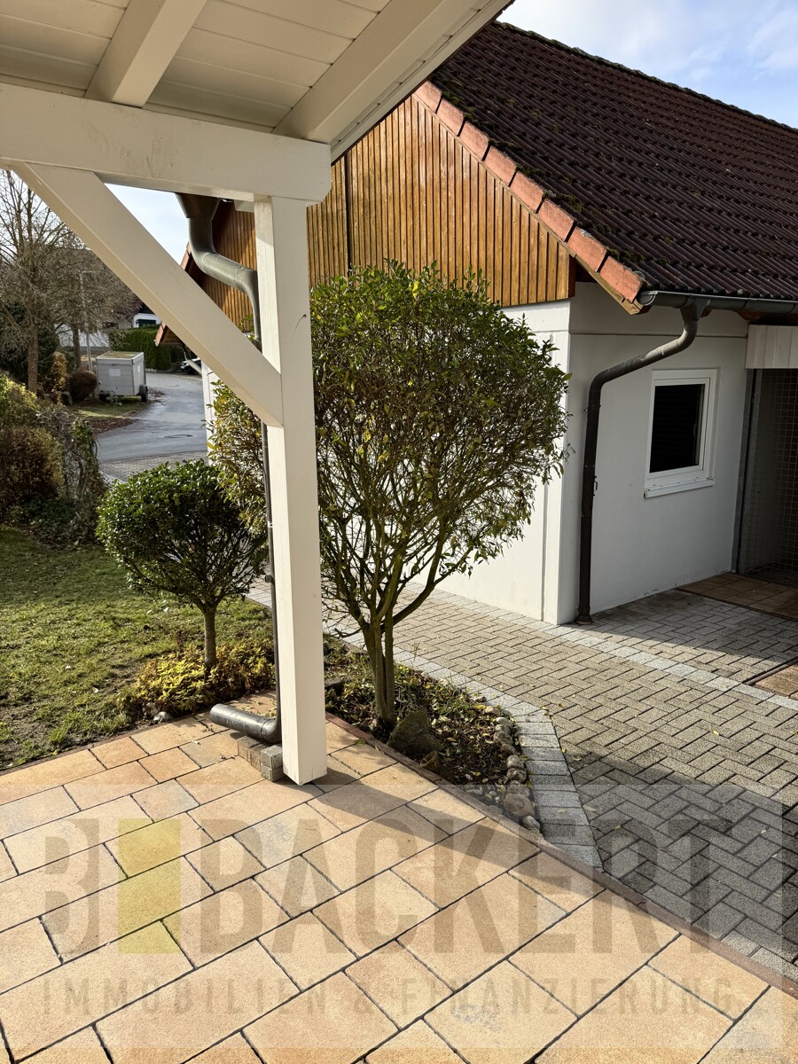 Terrasse und Garage Doppelhaush�lfte Altenkunstadt