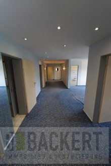 Flurbereich Praxis, B�ro oder doch Nutzung als Wohnhaus! 
Bungalow in Toplage von Altenkunstadt