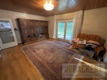 Wohnzimmer EG mit Zugang zur Terrasse Ger�umiges Zweifamilienhaus im Herzen von Weismain.