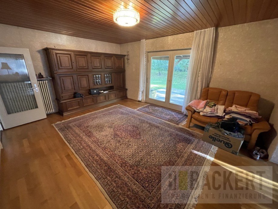 Wohnzimmer EG mit Zugang zur Terrasse Zweifamilienhaus Weismain