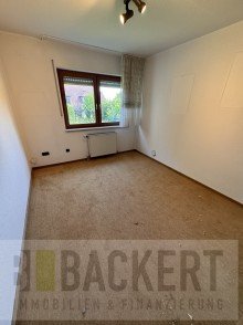 Schlafzimmer/B�ro Einliegerwohnung KG Gro�es Wohnhaus mit Einliegerwohnung und tollem Garten in BT-Oberpreuschwitz!