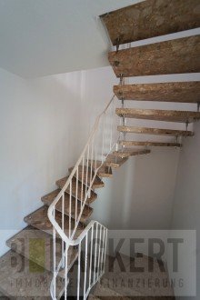 Treppenhaus Gepflegtes und gro�z�giges Reihenmittelhaus in Burgkunstadt. Frei ab sofort!