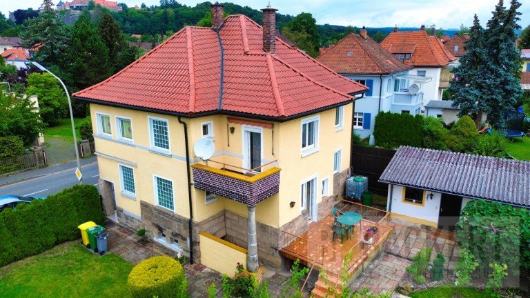 Ansicht Kronach Zweifamilienhaus Ein Jahrhundert alt und kein bisschen in die Jahre gekommen!