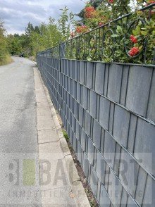 Einz�unung Stra�enseite Gro�es Einfamilienhaus in Toplage von Burghaig.