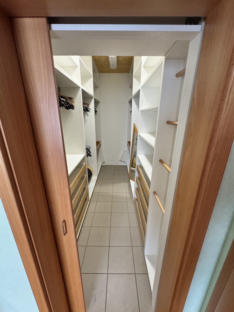 begehbarer Kleiderschrank EG Einfamilienhaus Steinwiesen / Nurn