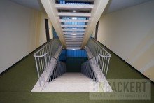 Treppenhaus Wohnanlage Renovierungsbed�rftige 3-Zimmer-Wohnung �ber den D�chern von Lichtenfels!