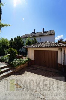 Einzelgarage (�berlang) Gro�es Zweifamilienhaus mit Garage in toller Wohnlage von Burgkunstadt