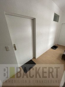 Flurbereich vor der Wohnung Helle 3-Zimmer-Wohnung mit Balkon im Herzen von Ruhla. Frei ab 01.10.2026.