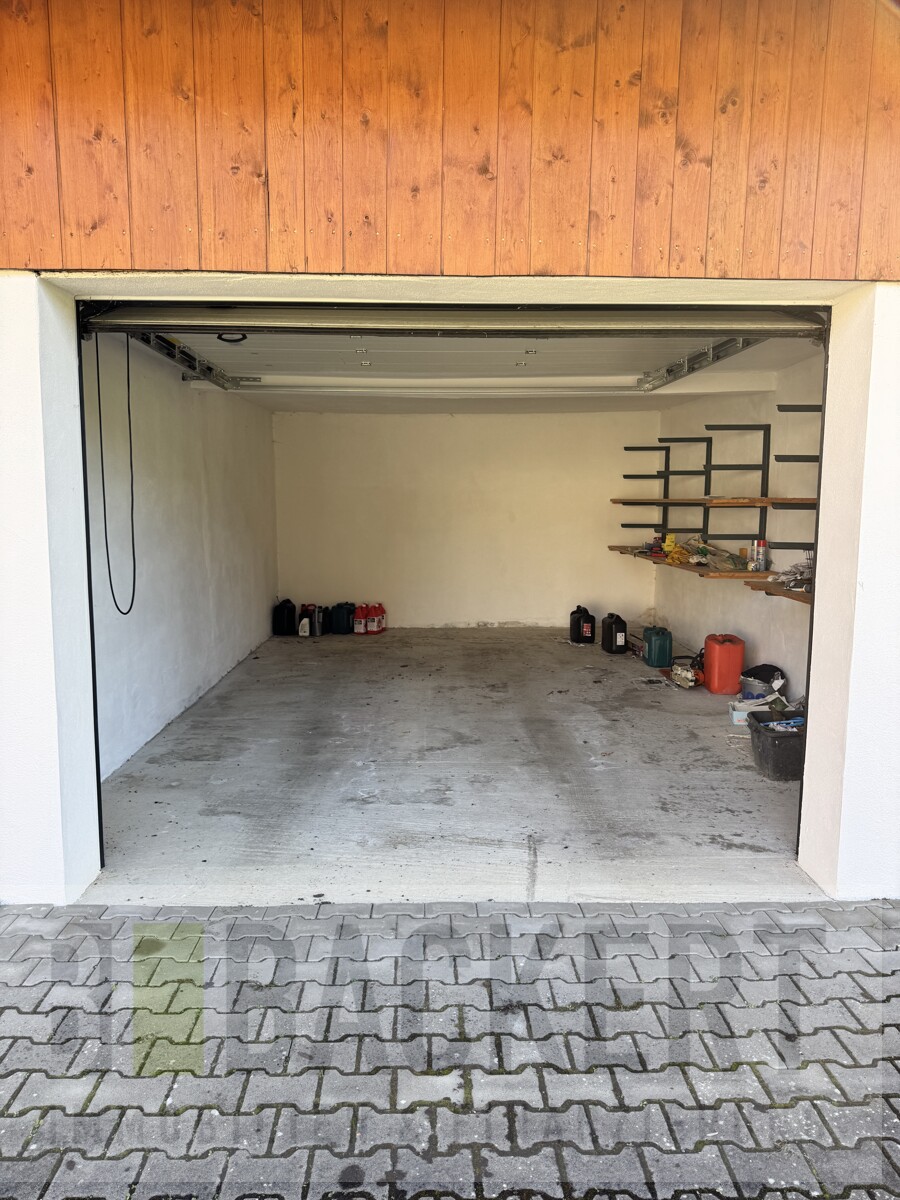Garage im Nebengeb�ude Einfamilienhaus Kulmbach / L�sau