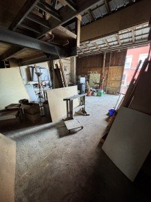 Halle Ger�umiges Wohnhaus mit bis zu drei Einheiten, Garagen und Lagerhalle!