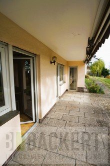 Terrasse Einfamilienhaus mit Einliegerwohnung und fantastischem Fernblick!