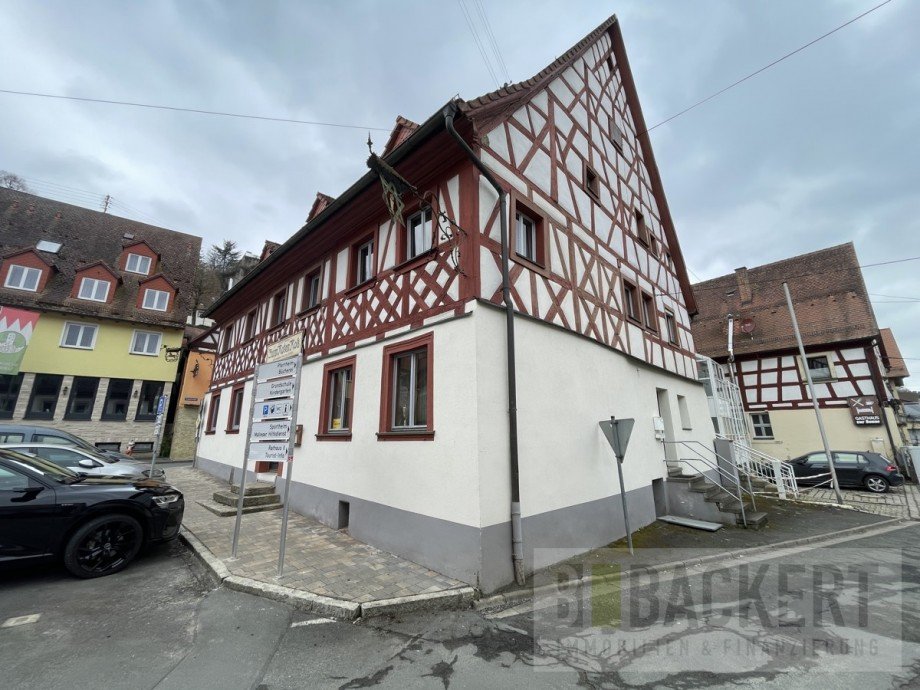 Seitenansicht Gastronomie und Wohnung Waischenfeld