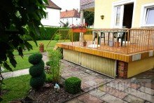 Seitenansicht Terrasse Ein Jahrhundert alt und kein bisschen in die Jahre gekommen!