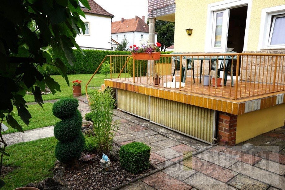 Seitenansicht Terrasse Zweifamilienhaus Kronach