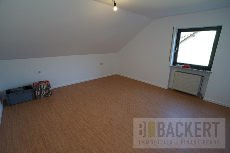 Schlafzimmer Dachgeschoss Doppelhaush�lfte Weismain
