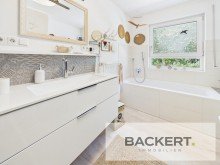 Badezimmer Haus 1 Diskret. Gr�n. Grenzenlos. 
Traumanwesen mit zwei hochwertigen Wohneinheiten