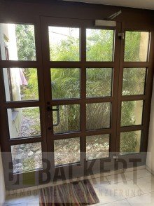 Blick vom Treppenhaus in den begr�nten Innenhof Gro�e & helle 2-Zimmer-Wohnung in Toplage in der Maxvorstadt. TG-Stellplatz!