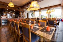 Restaurant Etabliertes Gasthaus mit Fremdenzimmern, Nebengeb�ude und viel Grund sucht Wirtsleute!