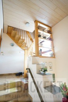 Treppenhaus mit Wendeltreppe zum DG Renditeobjekt mit vielf�ltigen Nutzungsm�glichkeiten!