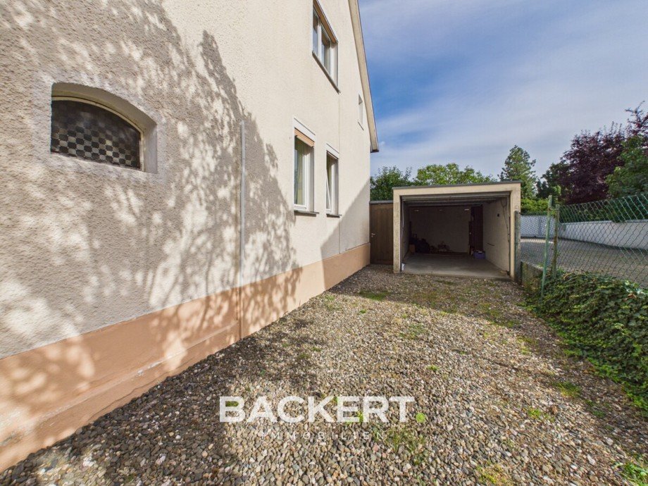 Seitenansicht mit Garage Einfamilienhaus Burgkunstadt