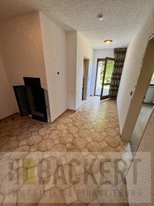 Flurbereich KG Gro�es Wohnhaus mit Einliegerwohnung und tollem Garten in BT-Oberpreuschwitz!
