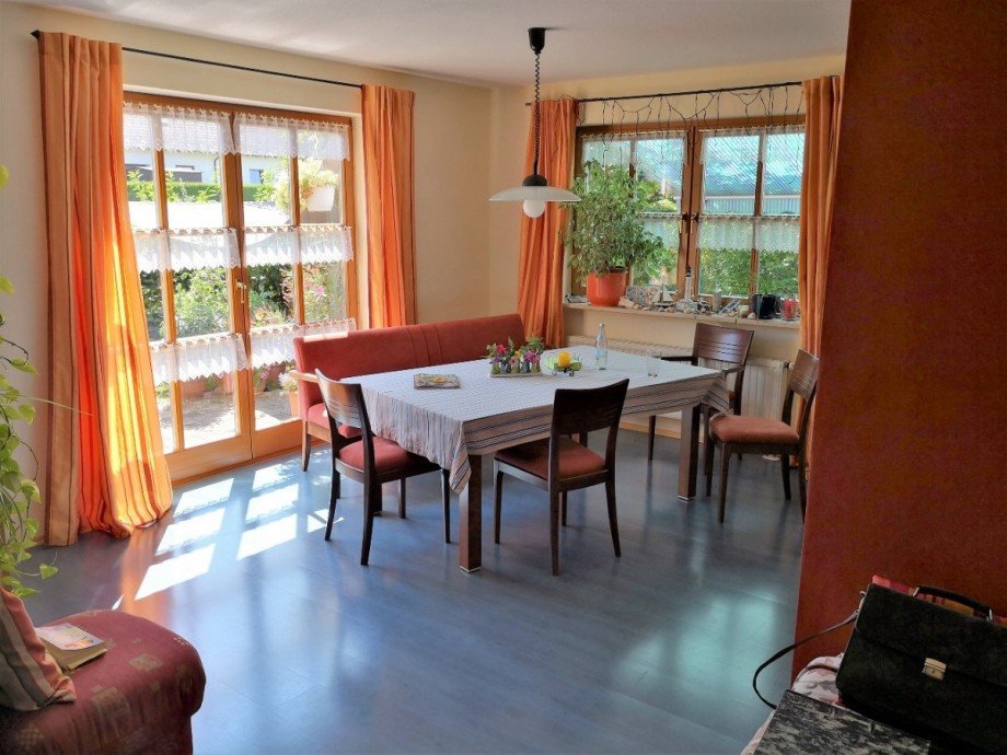 Esszimmer mit Zugang zur Terrasse Einfamilienhaus Speichersdorf