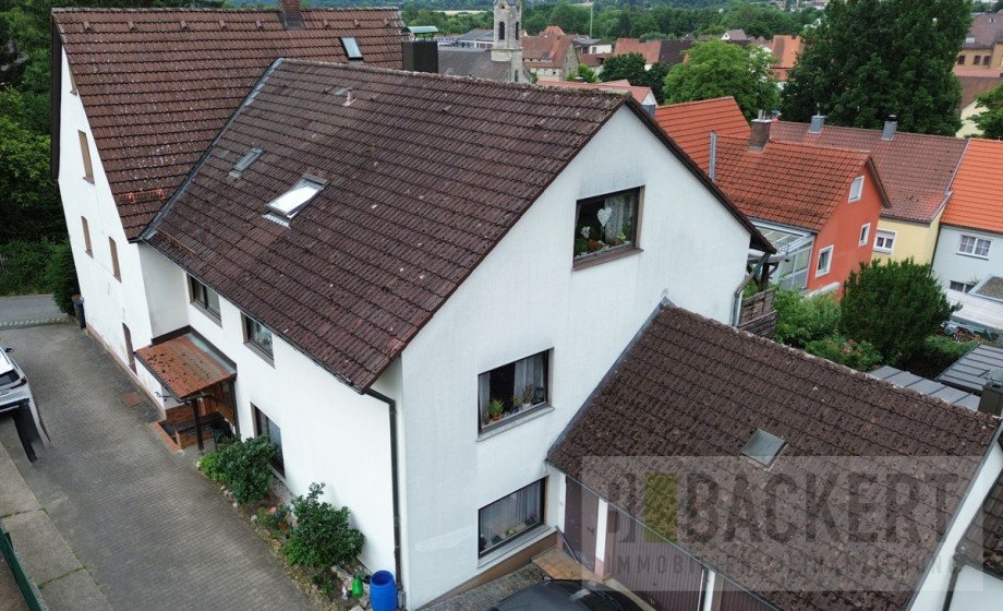 Seitenansicht Mehrfamilienhaus Hersbruck