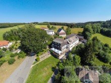 Luftaufnahme Etabliertes Gasthaus mit Fremdenzimmern, Nebengeb�ude und viel Grund sucht Wirtsleute!