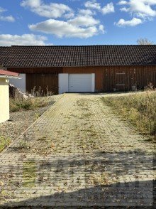 Zufahrt Nebengeb�ude Einzigartiges landwirtschaftliches Anwesen 
- Wohnhaus, Scheunen und noch viel mehr!