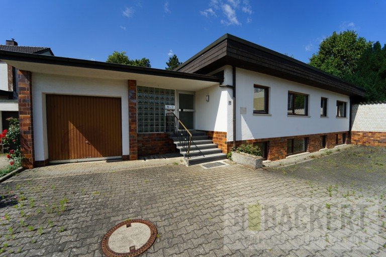 Ansicht Stra�enseite Altenkunstadt Bungalow Praxis, B�ro oder doch Nutzung als Wohnhaus! Bungalow in Toplage von Altenkunstadt